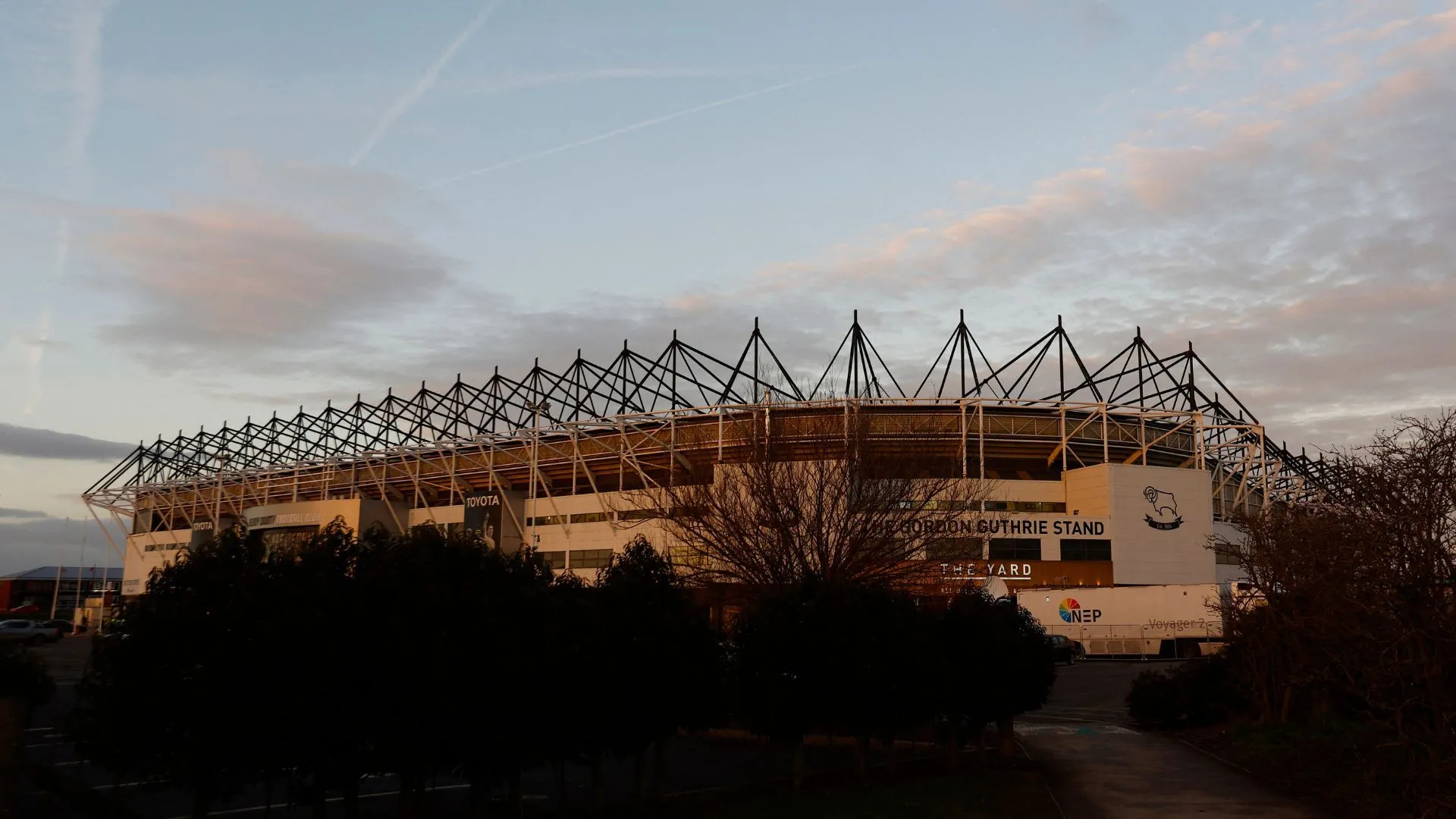 Pride Park, sân nhà của Derby County trong buổi chiều