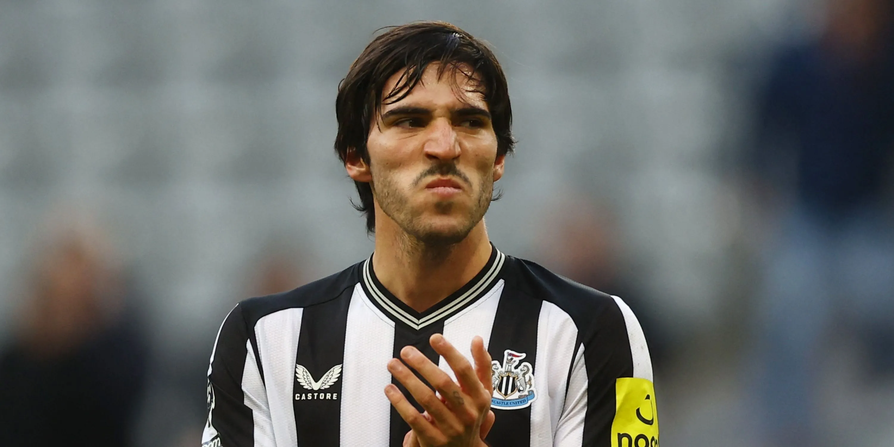 Sandro Tonali trong màu áo Newcastle, điều phối tuyến giữa và sáng tạo cơ hội