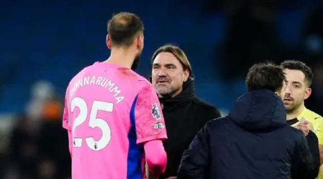 HLV Leeds Daniel Farke không hài lòng với thủ môn Gianluigi Donnarumma.
