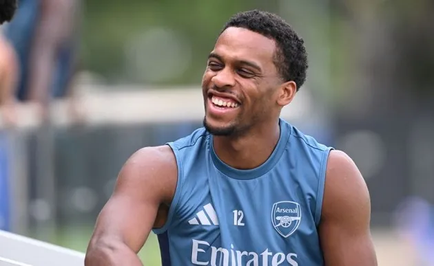 Jurrien Timber chơi xuất sắc ở giai đoạn đầu mùa giải Ngoại hạng Anh