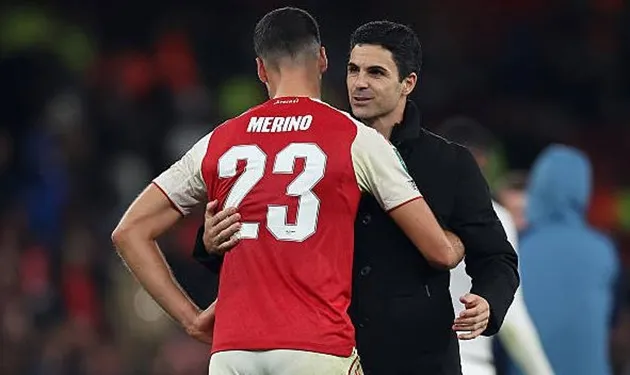 Mikel Merino tạm thời đóng thế vai trò "số 9" trên hàng công Arsenal